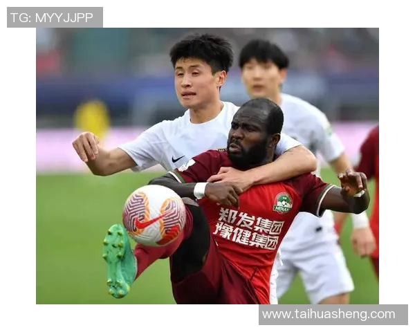 球星赛场胜利动作展现激情足球魅力与团队精神力量